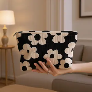 Chic & Lightweight Makeup Bag – Multiuse for Travel & Daily, Durable Zipper Design, Reusable Organizer