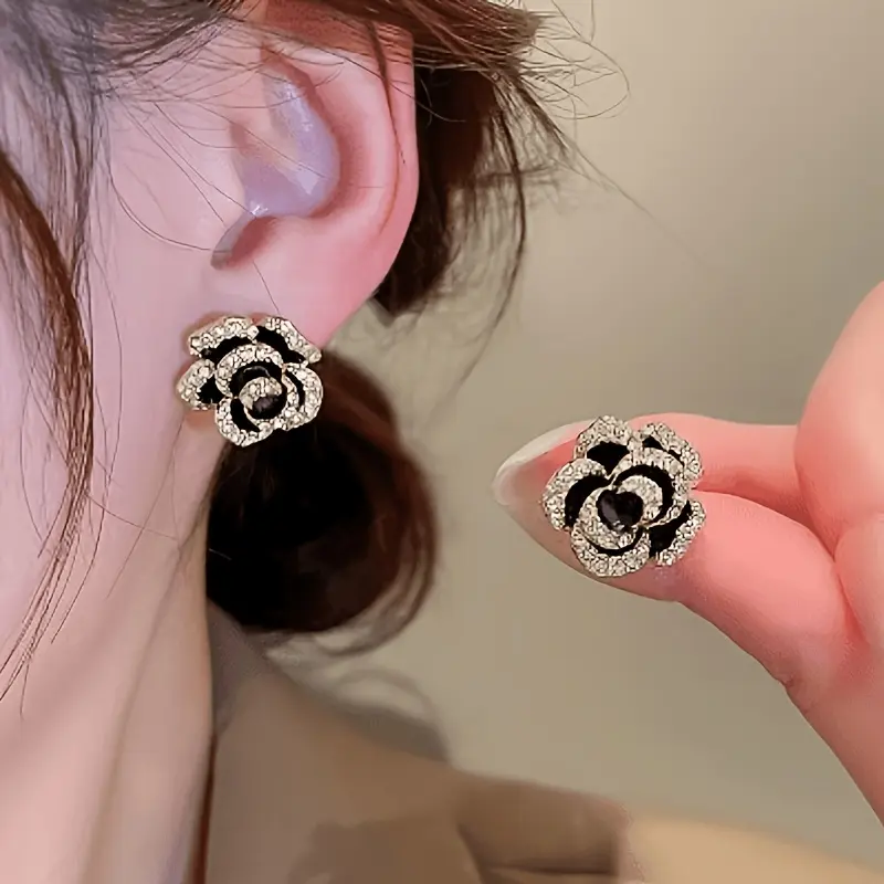 Women's Artificial Gemstone Black Rose Flower Earrings - Elegant, Shiny-Detailed Retro Floral Design, Lightweight, Fashion Daily-Casual-Evening Wear, Holiday Gift (Flowers Accent), Female, Floral Shine, Retro Chic, Retro Elegant Floral Elements