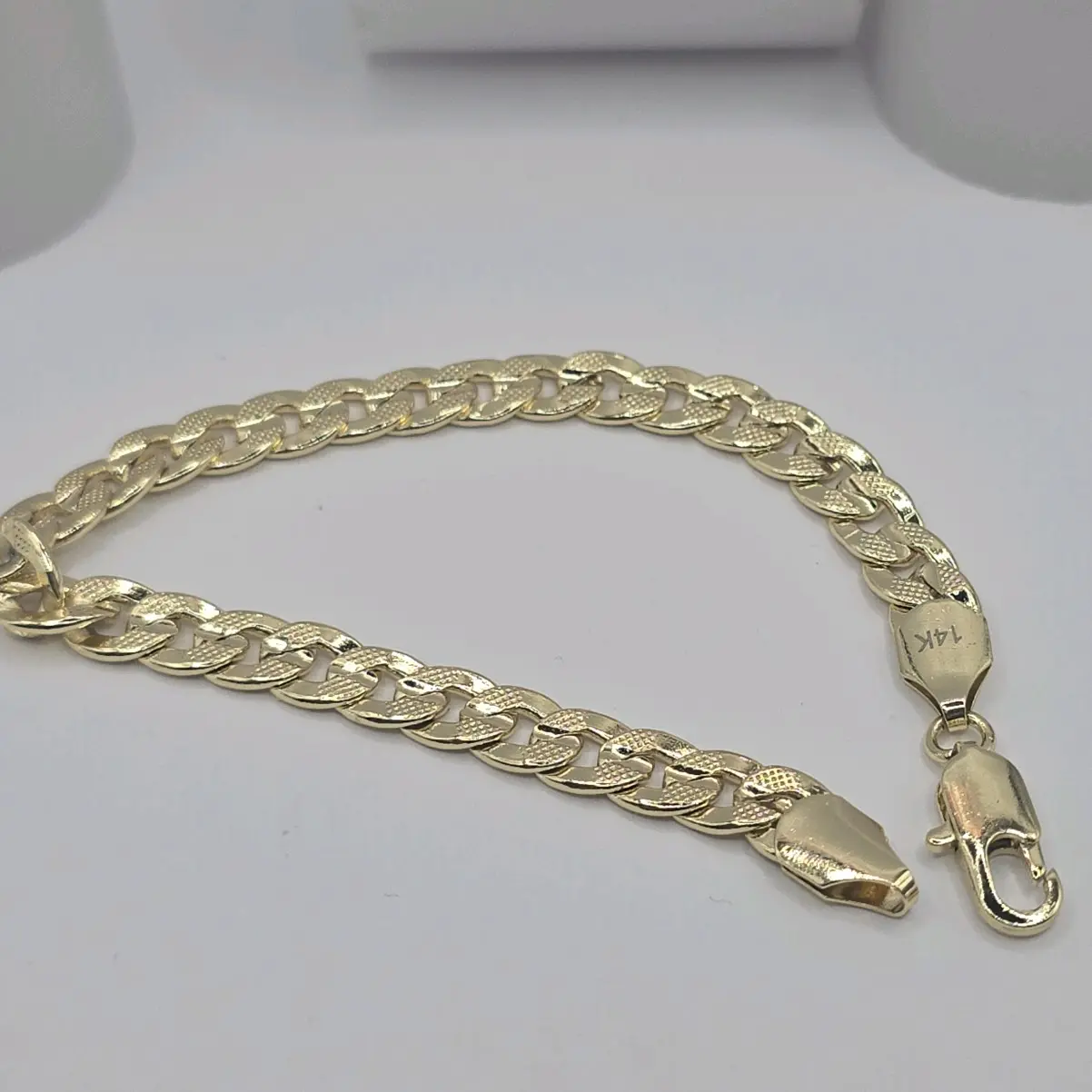 Cuban link fashion style 7.5N bracelet gold-plated 8"inches Cuban link fashion style 7.5N bracelet gold-plated 8"inches