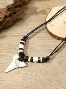 1pc Bohemian Shark Tooth Pendant Necklace, Adjustable Black & White Strap, Fashion Jewelry, Boho Style Jewelry for Halloween, Christmas, Campus Parties & Casual Attire, Shark Jewelry, Casual Accessory, Trendy Accessory