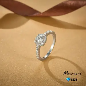 925 Sterling Silver 0.83 Carat Moissanite Ring Halo Round Engagement Rings for Women, Luxurious Romantic Design for Confession, Engagement, Wedding, Perfect for Anniversary, Birthday, Thanksgiving, Christmas Gift, Comes with Gift Box