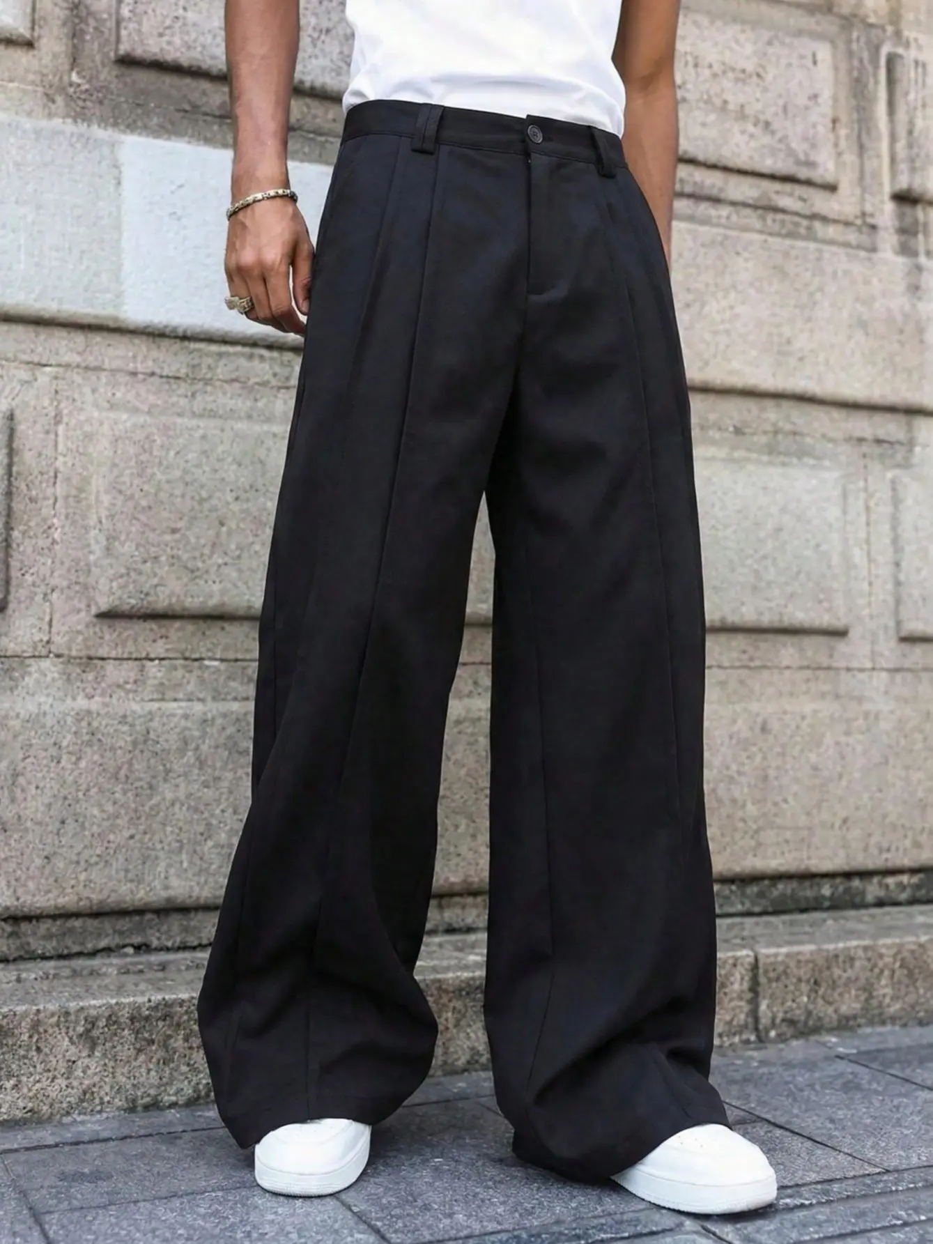 Men's Oversized Pleated Baggy Wide-Leg Pants - Stylish Casual Street Style Trousers with Relaxed Cut, Clean Draped Loose Fabric, Pockets for Simple Fashionable Beige Basic Menswear