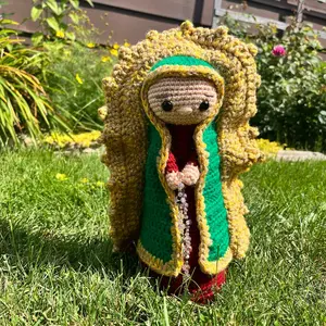 Virgin de Guadalupe Crochet Doll - Religious Decor Gift with Green Outfit and Simple Design for Room Ornaments - Set