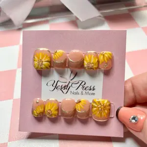 Sunflower Design Press-On Nails - Medium Size - Perfect for Nail Art