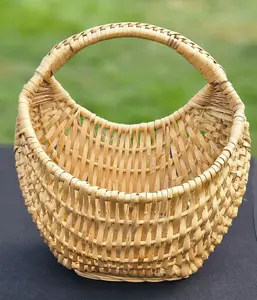 Vintage Woven Basket: Holiday Craft Decor