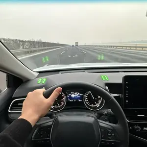 2PCS Reflective Car Driving Assistance Positioning Decals, Glow-in-The-Dark Car Arrow Sticker for Car Directional Indication, Auto Interior Accessories Decal for Safe Driving (Green)