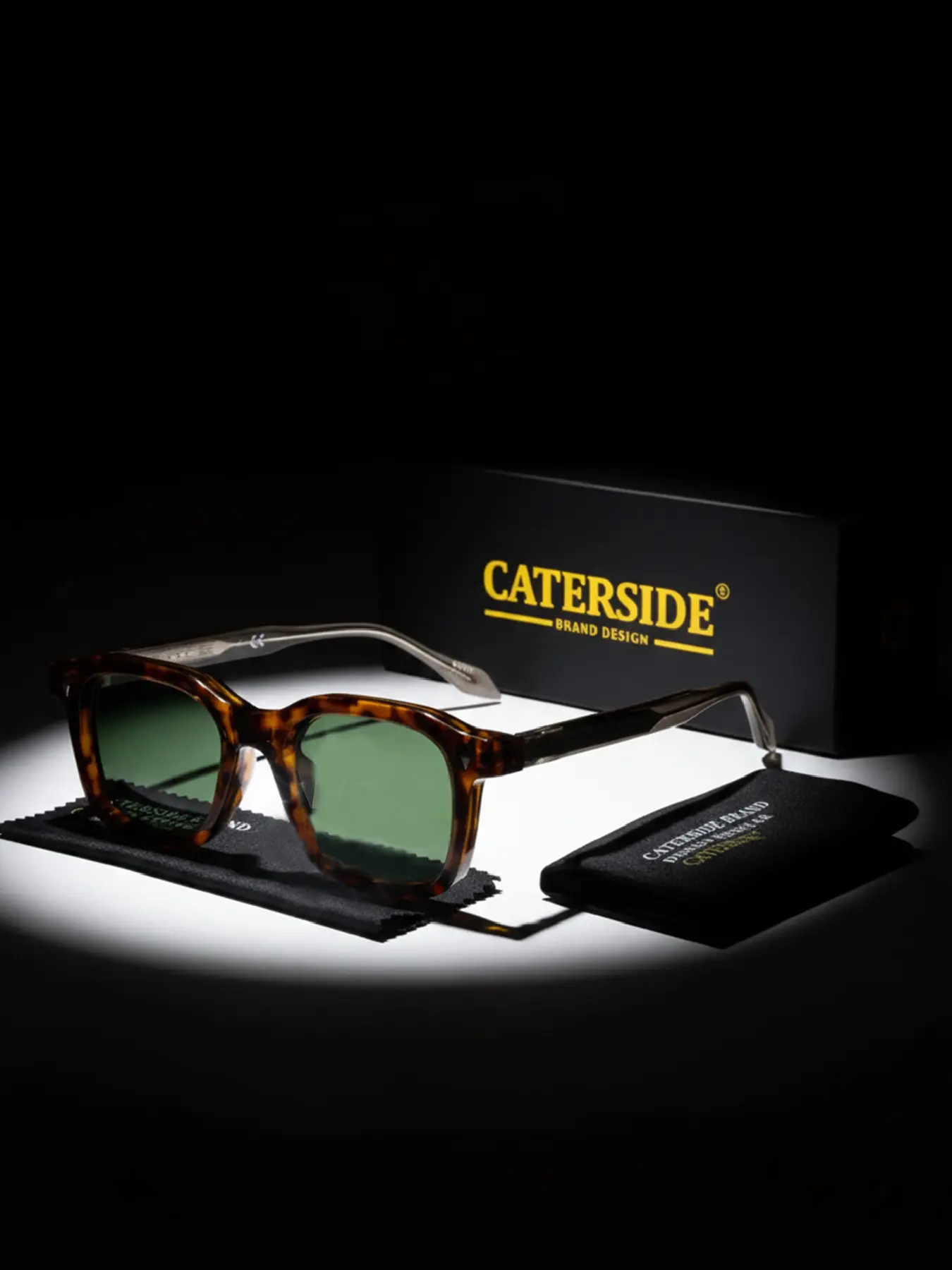 CATERSIDE Retro Square Styling Sunglasses, Summer Trendy Sunglasses, Versatile Style Cellulose Propionate Temple Tips UV400 Protection Unisex Suitable for Travel Strolls, Beach Relaxation