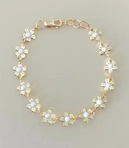 Gold Daisy Chain Bracelet 5mm Gold Flower Linked Chain with White Enamel Center Hypoallergenic Waterproof Stylish Durable for Daily Wear