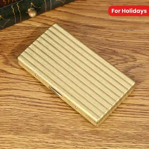 Vintage 3D Wave-shaped Cigarette Case With A Golden Double-opening Iron Clip, Suitable For 100mm Cigarettes. This Box Is Designed To Be Moisture-proof And Pressure-resistant, Making It A Great Gift For Men And Women On Holidays, Birthdays, Or Anniversari