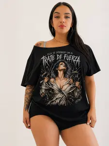 Ella se disfraza con el traje fuerte de fuerza Transformative Costume for Strength Perfect for Themed Events or Personal Expression