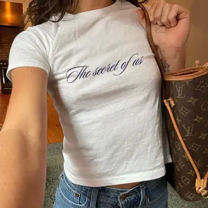 Gracie Abrams Baby Tee, The Secret of Us T-shirt, Y2K Style Tee, 90s Fitted Shirt, Trendy Tee, Coquette Aesthetic, Pinterest Aesthetic Top