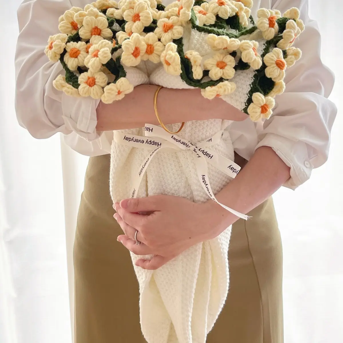 Handmade Puff Flower Daisy Bouquet Blanket - 1-Piece Floral Throw, Ideal for Decorative Use or Birthday Gift, Versatile as Shawl or Nap Blanket, One-Piece