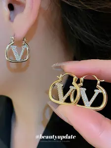 Elegant Ear Cuff Design, Trendy Personalized Earrings, New Fashion Accessory, Unique Style Statement Jewelry