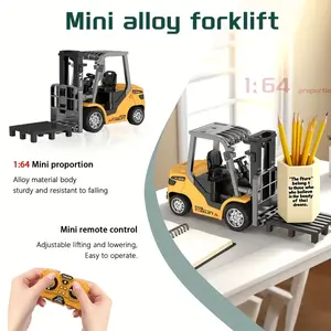 mini forklift six-channel remote-controlled toy engineering vehicle, 2.4Ghz remote-controlled Q distribution management forklift, children's toy forklift with spray and light, is the most ideal birthday, Halloween and Christmas gift
