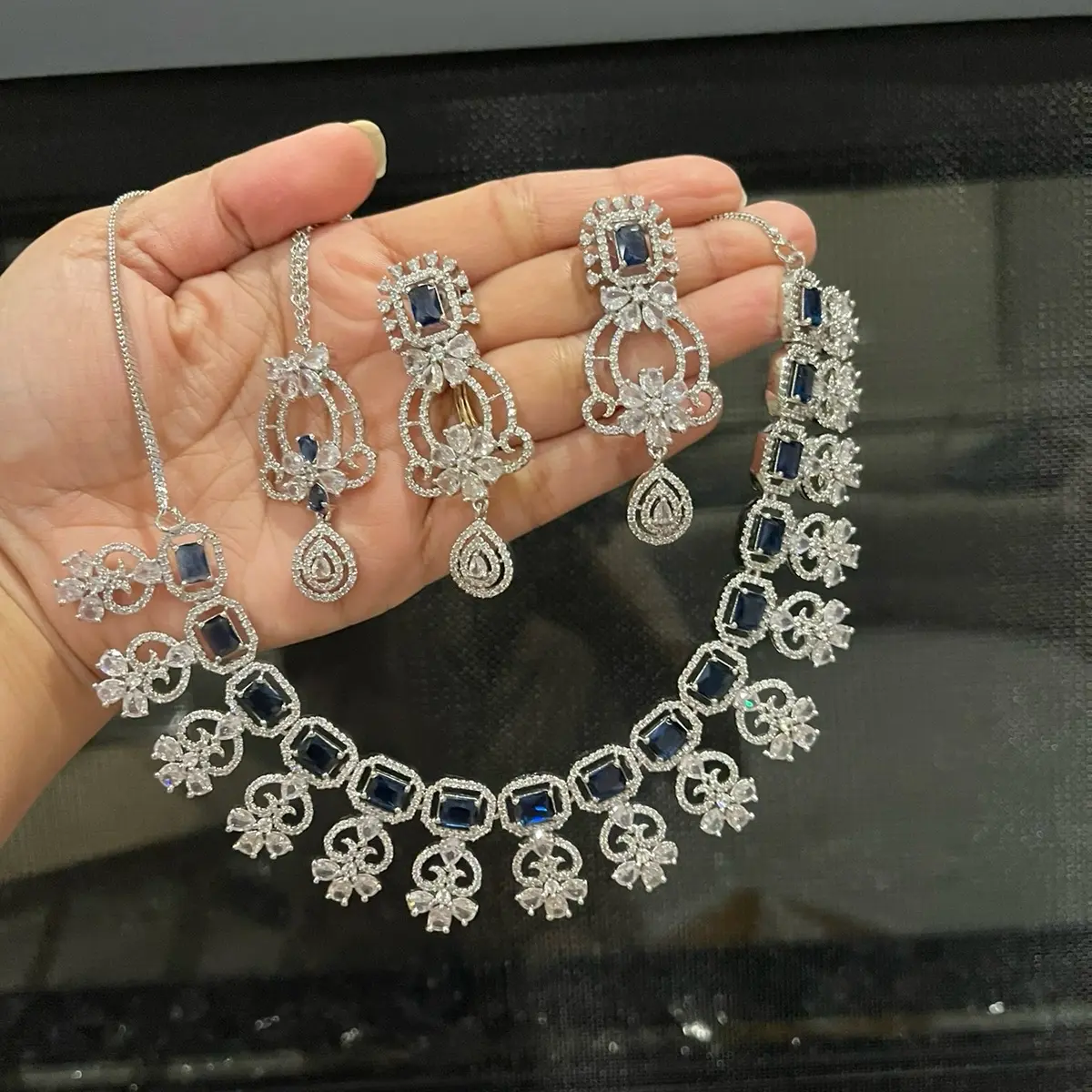 Traditional Beautiful AD Necklace with matching earrings and maagtika
