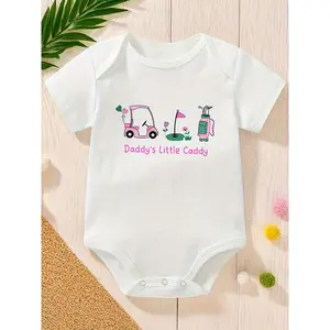 "Daddy'S Little Caddy" Cartoon Golf Cart Print Baby Triangle Romper Cute Slogan Baby Girl Climbing Suit Spring And Summer Casual Wear Baby Round Neck T-Shirt Baby Clothes Can Be Used As Baby Gifts, for Outdoor