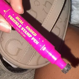 Product Review of Waterproof Freckles Pen: Faux Freckle Stamp and Fine Tip Eyeliner for Realistic, Long-Lasting Freckles and Effortless Makeup, Perfect for Daily Wear and Cosplay from 🐾**n