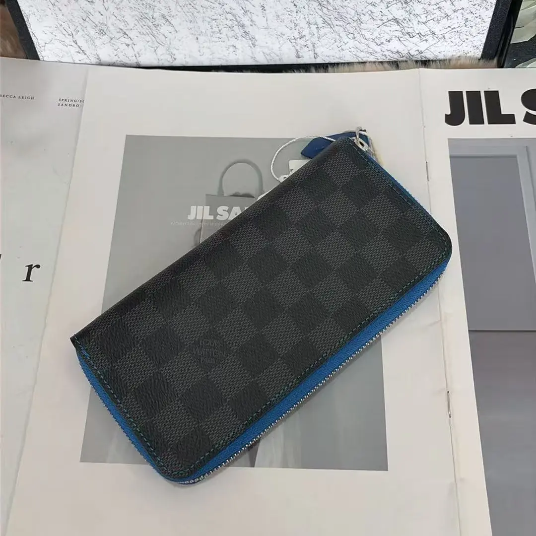 Pre-owned Louis Vuitton Wallet Elegant, Classic Design, Combines Style with Functionality, Ideal for Everyday Use, Small Leather Goods