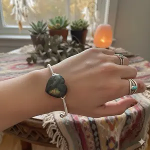 Polished Pop Labradorite Heart Bracelet with Natural Blue and Green Flash for Women's Jewelry