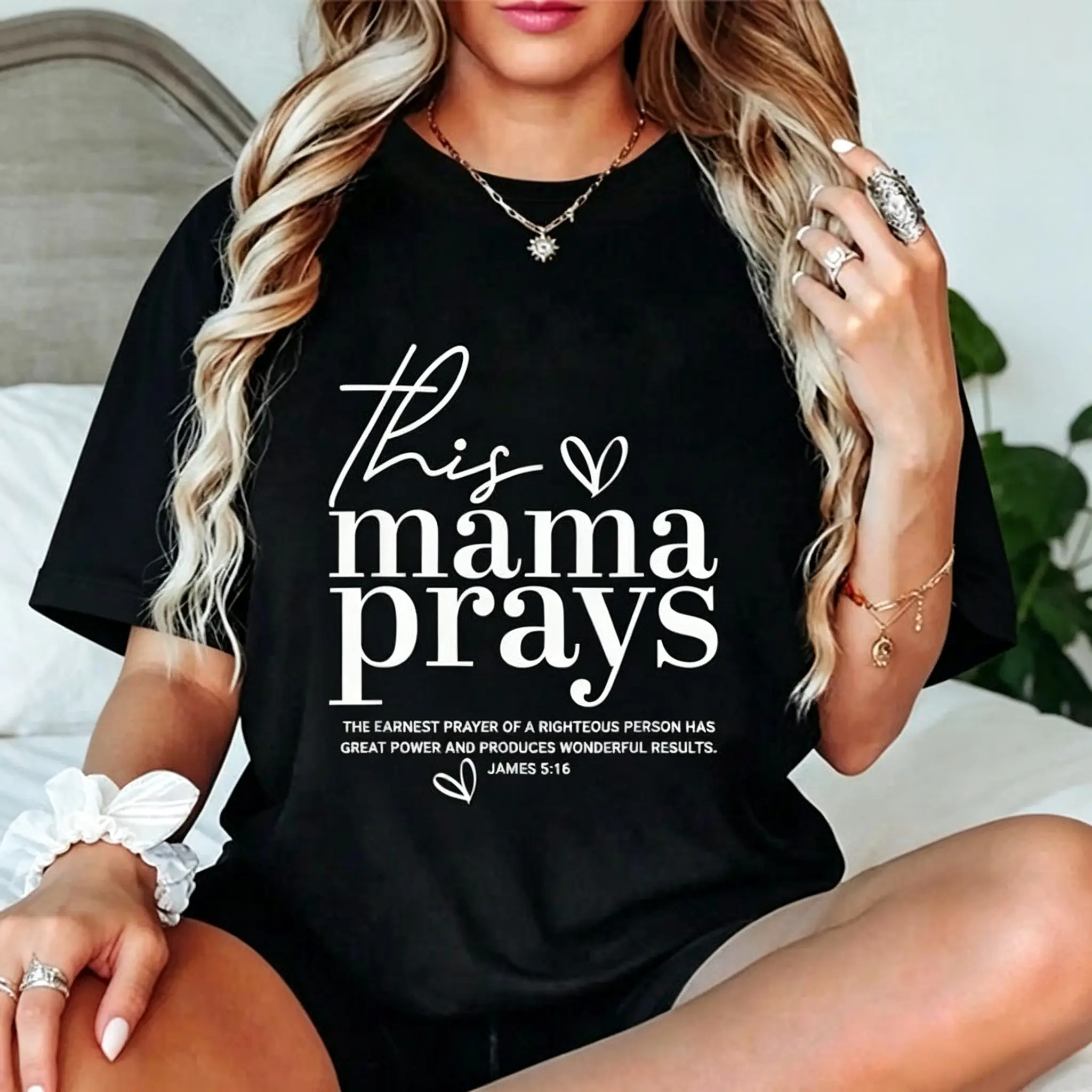 This Mama Prays Cute Jesus Scripture Bible Christian Women T-Shirt Summer Outfits For Women T Shirts Women Graphic Tees Women