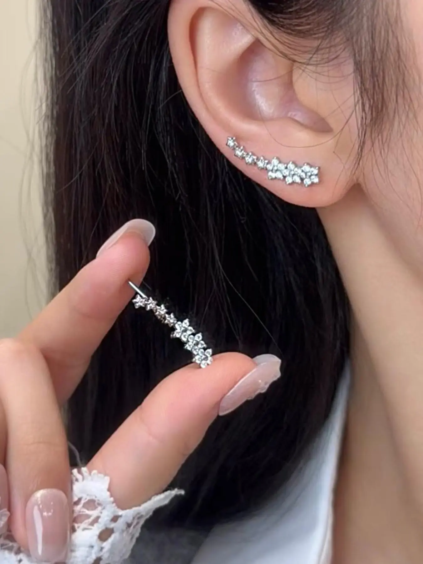 Crystal Zircon Flower Stud Earrings for Women and Girls, Cubic Zirconia Gemstone, Simple Floral Cluster Design, Casual Holiday Accessory, All Seasons Wear