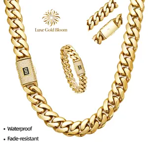 [Set] 14K Gold-Plated Cuban Miami Style Necklace and Bracelet。 Waterproof and rust-resistant Features an “S” logo clasp Suitable for any occasion Waterproof, rust-proof, and hypoallergenic The perfect gift for your loved one