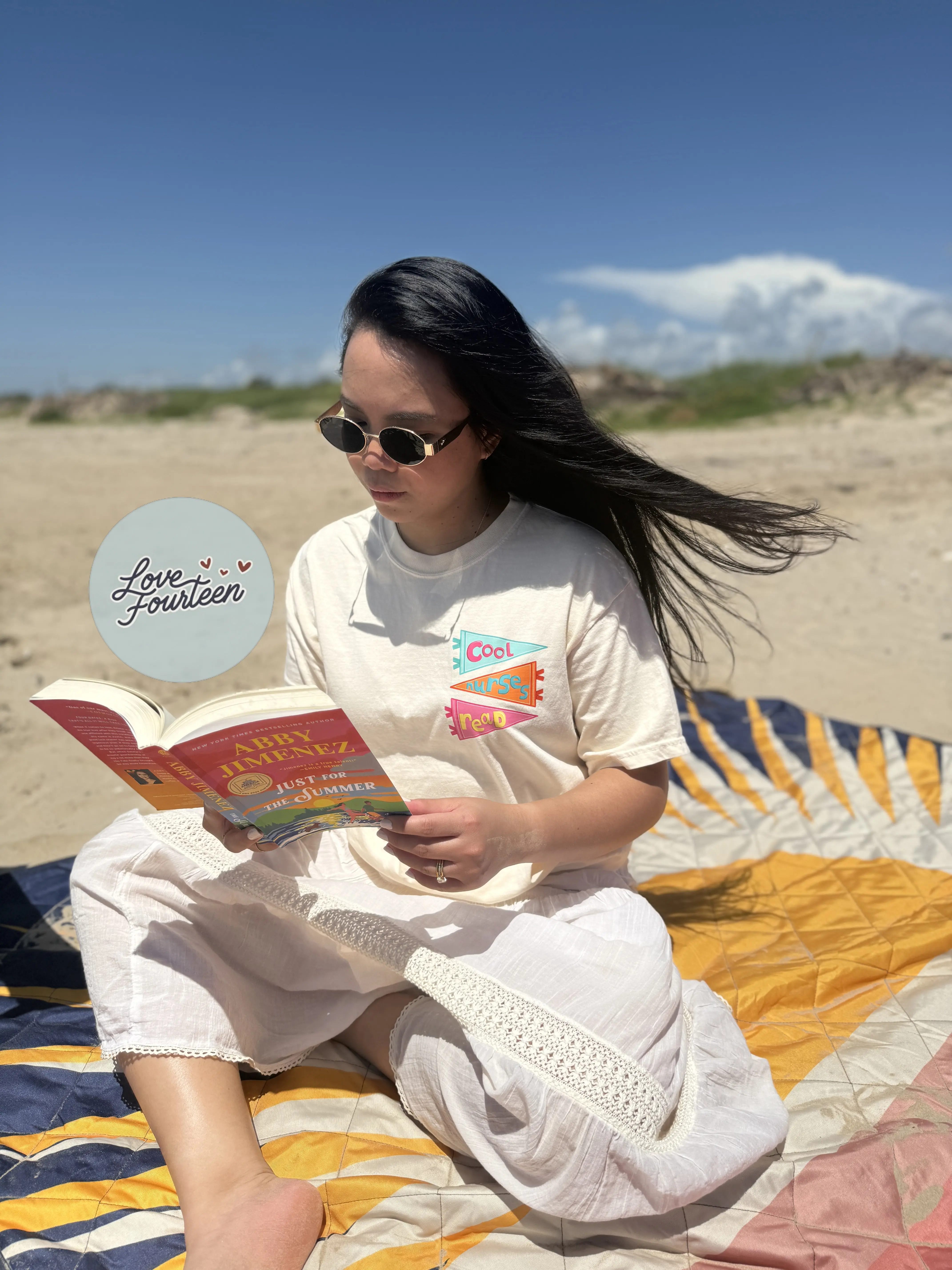 Cool Nurses Read (Crewneck Sweatshirt / T-Shirt)