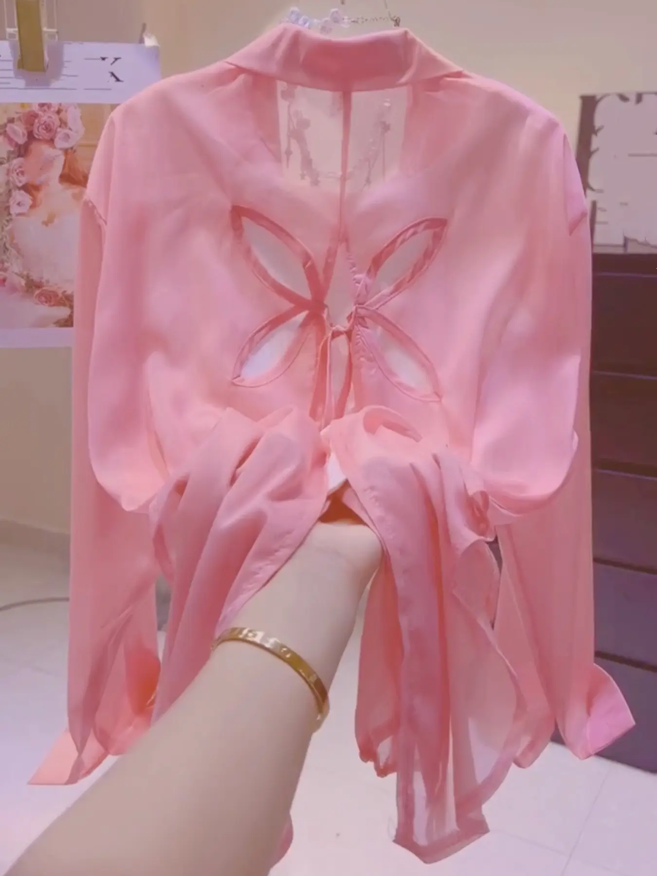 Women's Summer Thin Lightweight Shirt Blouses Top, All Season Blouse, Womenswear, Backless Design, Loose Fit Outerwear, Stylish & Comfortable Daily Wear, Everyday