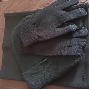 3Pcs-Unisex Gloves Scarf Hat Set, Warm Winter Warmth Accessories for Men Women, One Size Fits All, Ideal for Cold Weather Protection