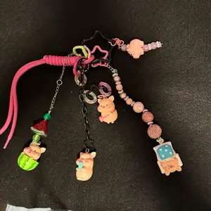 Keychain Piggy with Adorable Pig Charms and Colorful Beads for Cute Accessories