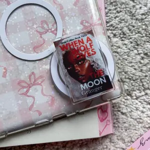 When A Wolf Loves The Moon Book Cover Phone Grip, Creative Romance Novel Book Cover Phone Socket, Gift For Readers and Book Lovers