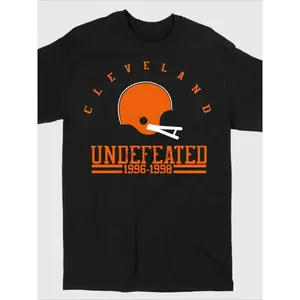 Men'S Cleveland Football Oversize T-Shirt| 100 Crew Neck Tee With Bold Orange Helmet And Invincible 50 7 50 75Meter Graphic| Black Geometric Pattern, Machine Washable, Regular Fit, Casual Sports Fan Apparel For All Seasons, Plus Size