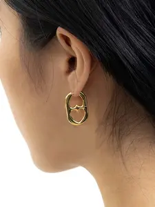 Fashionable and personalized heart-shaped hollow earrings, suitable for daily wear, vacation and dating occasions, and also a surprising and exquisite small gift elegant earrings