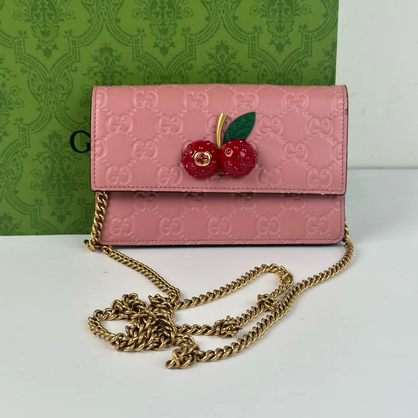 Pre-owned GUCCI Cherry Chain purse CC0199