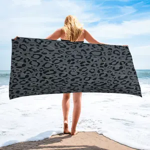 Classic Leopard Print Beach Towel –Large Absorbent Towel, Suitable for Family Beach Trips, Pool Parties, and Outdoor Adventures. It is Both a Photography Tool and Practical, Making It an Ideal Item for Young People Who Pursue a Unique Style