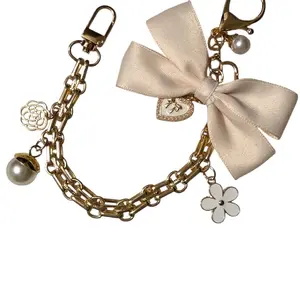 Elegant Pearl Bow Charm and Chain Bag Accessory Set Gold Cream with Faux Pearls for Stylish Handbags