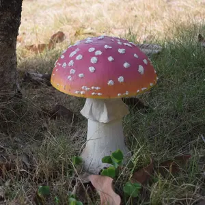 Mushroom  Garden Statue Outdoor and Garden Decor Patio Yard (Mushroom 7.9 inch)