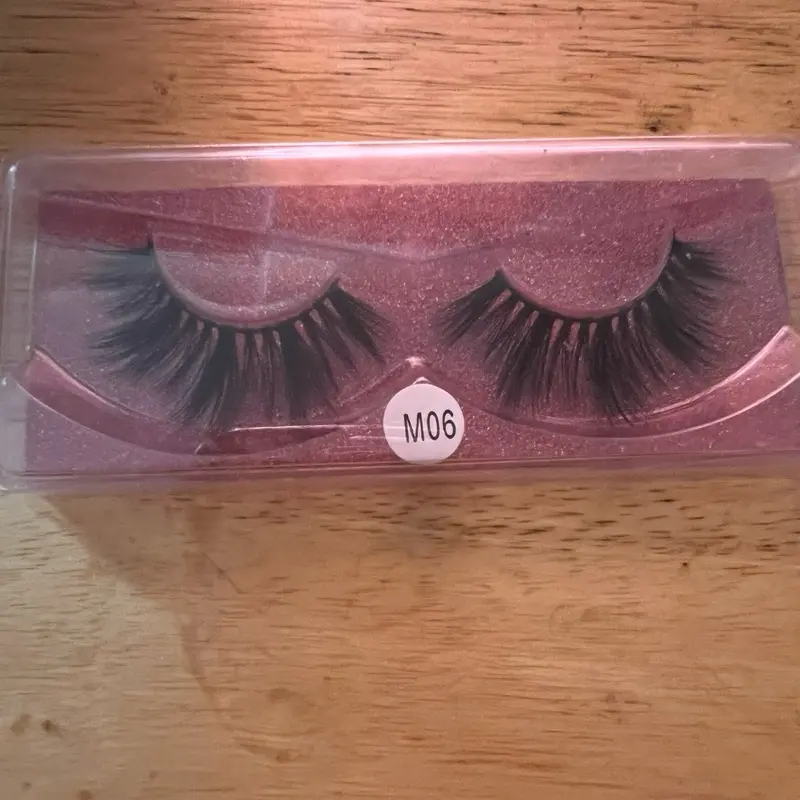 Mo6 Mink D Eyelashes - 6-Inch Long, Dark Color, Packaged in Clear Case - Makeup