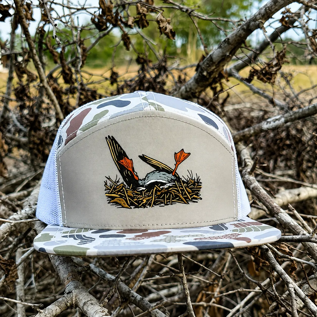 Embroidered Upside Down Duck Camouflage Snapback Hat Funny Duck Hunting Cap Waterfowl Hunter Camo Hat Adjustable Trucker Hat Outdoor Hunting Gear Gift for Duck Hunters Men Women Funny Camo Hat Stylish Hunting Accessories