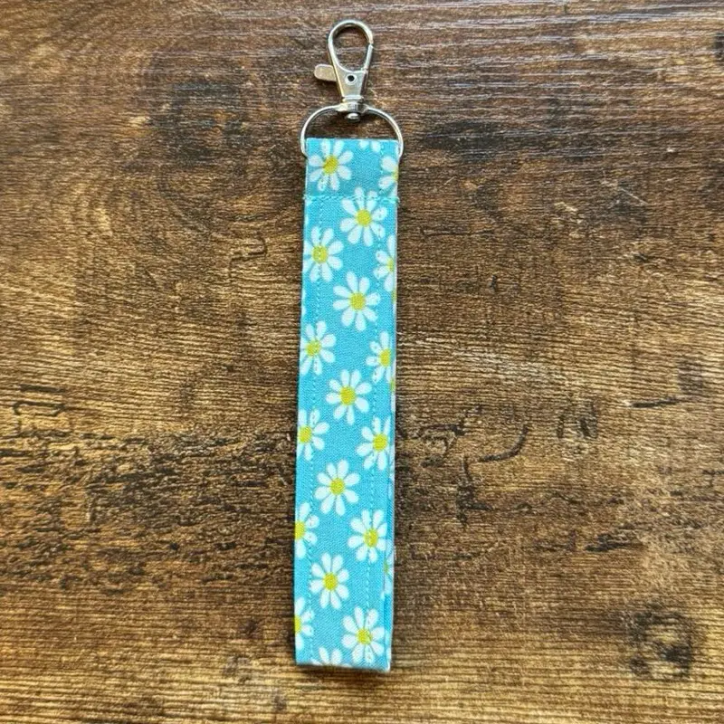 Turquoise Spring Daisy Keychain Wristlet