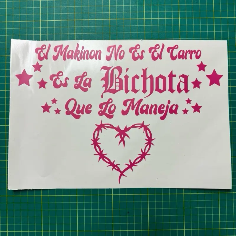 “El Makinon no es el carro, es la bichota que lo maneja” sticker de vinil premium. 12”x 8”.