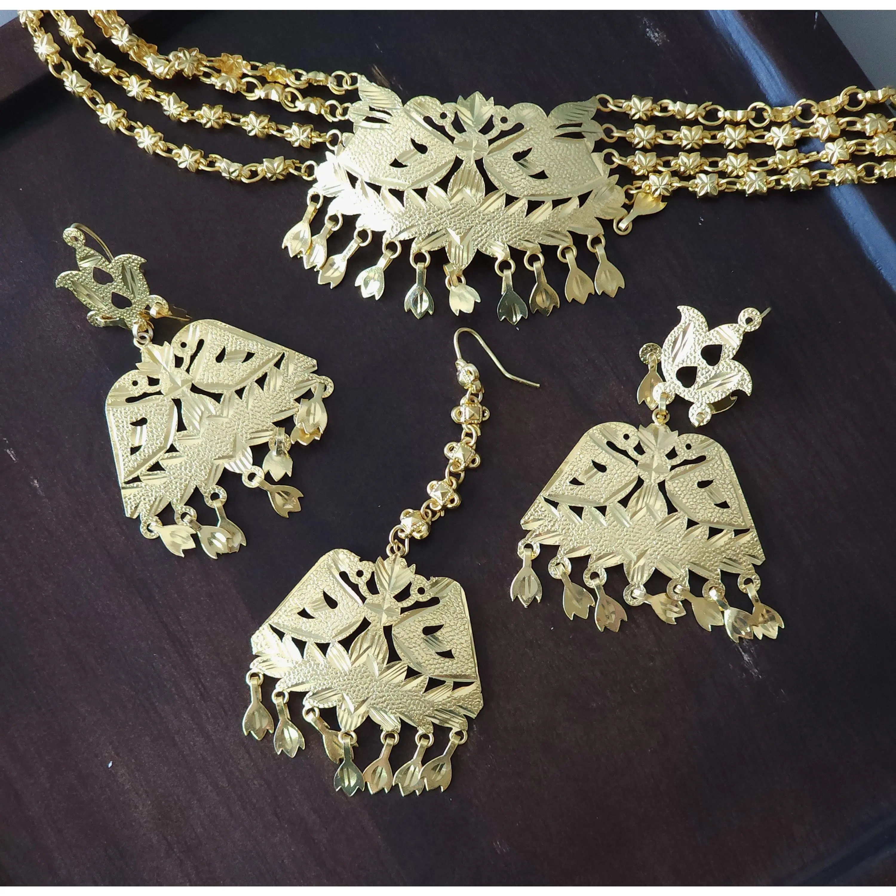 DEEP - PUNJABI TRADITIONAL CHOKER STYLE JADAU SET WITH EARRINGS AND TIKKA