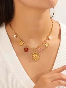 Stainless steel daisy shell mini daisy pendant necklace for women