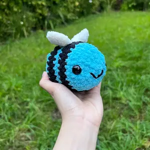 Blue bumblebee crochet