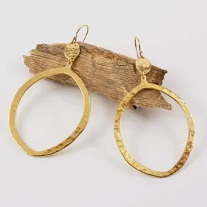 TOCI HAMMERED DANGLE EARRINGS