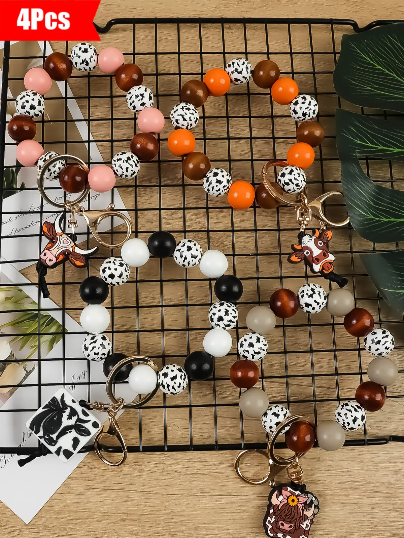 4pcs-cute Cow Portable Keychain Set, Colorful Beaded Wristlet Bracelets, Fun Spot Design, Cow Charm, Keychain Accessories, Perfect Gift for Friends & Colleagues, Cute Keychain Accessory