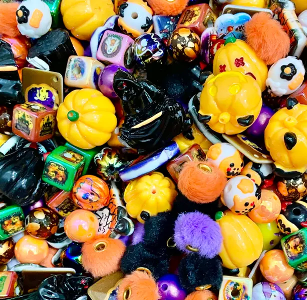 Halloween Acrylic Bead Assortment - 200pcs Spooky Cute Pumpkin, Skull & Ghost Beads for DIY Jewelry, Charms Making, Bracelets, Creativity & Crafting