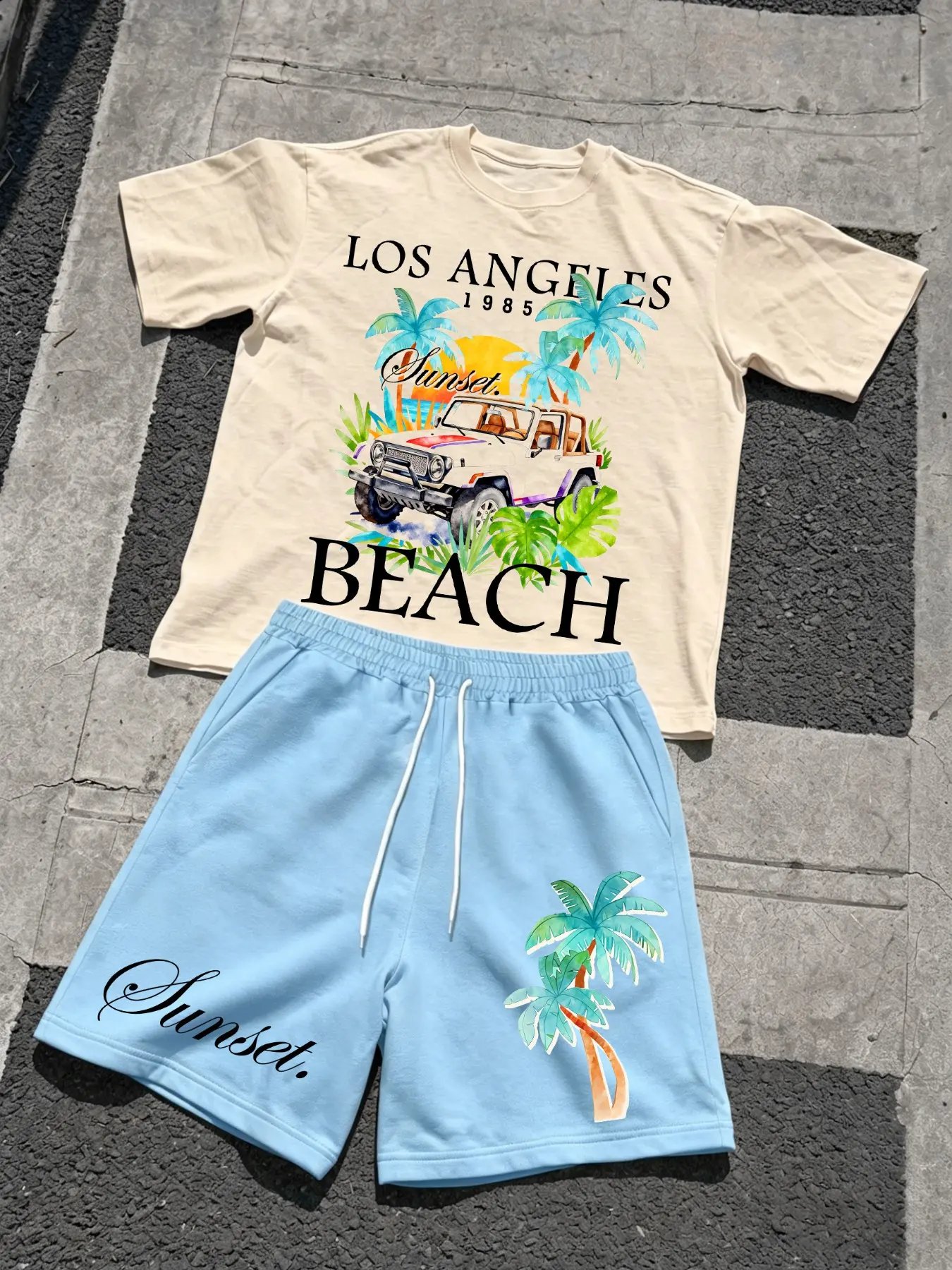 Men's suit, short-sleeved shirt and shorts combination, featuring a summery Tropical beach coconut tree pattern, suitable for both casual wear and outdoor outings, everyday occasions, parties, and vacations.