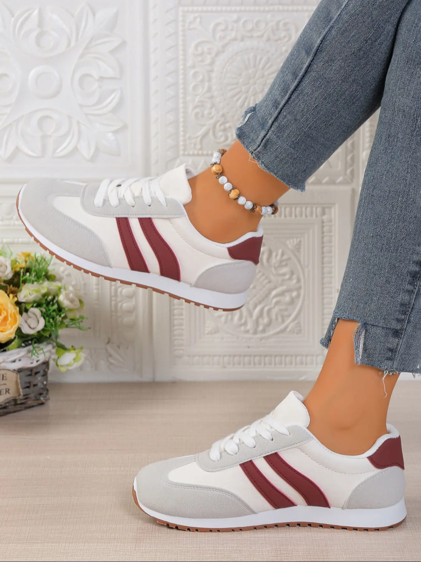 Women's fashion casual lace-up sneakers, Sports shoes, four-season outdoor walking shoes, simple versatile thick-soled height-increasing comfortable casual shoes, suitable for everyday casual wear and commuting, a must-have for gifts and back-to-school