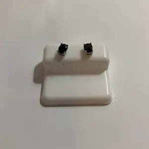 Black onyx stud earrings